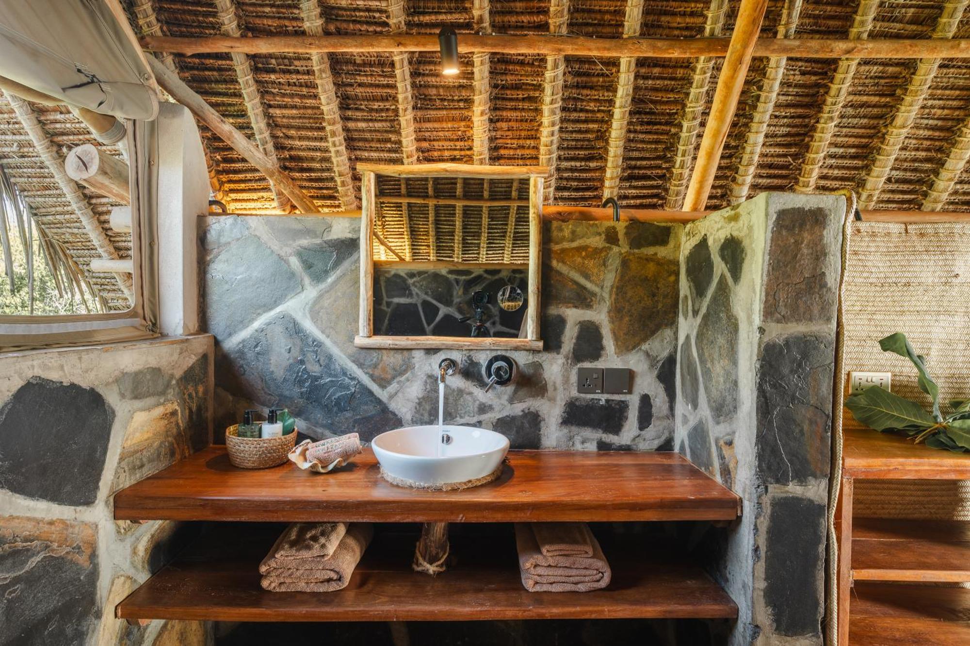 Mwazaro Beach Lodge Shimoni Eksteriør billede
