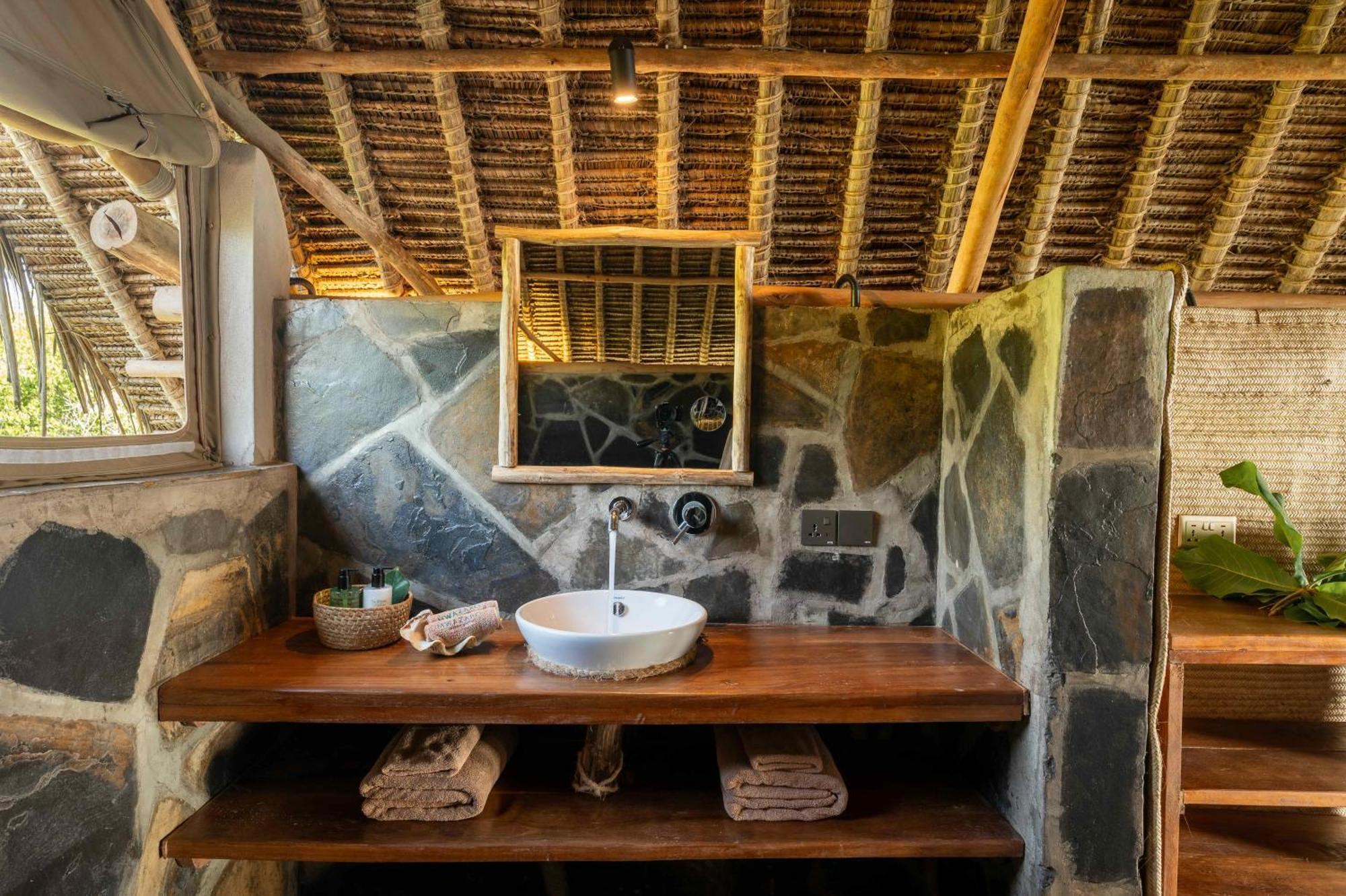 Mwazaro Beach Lodge Shimoni Eksteriør billede